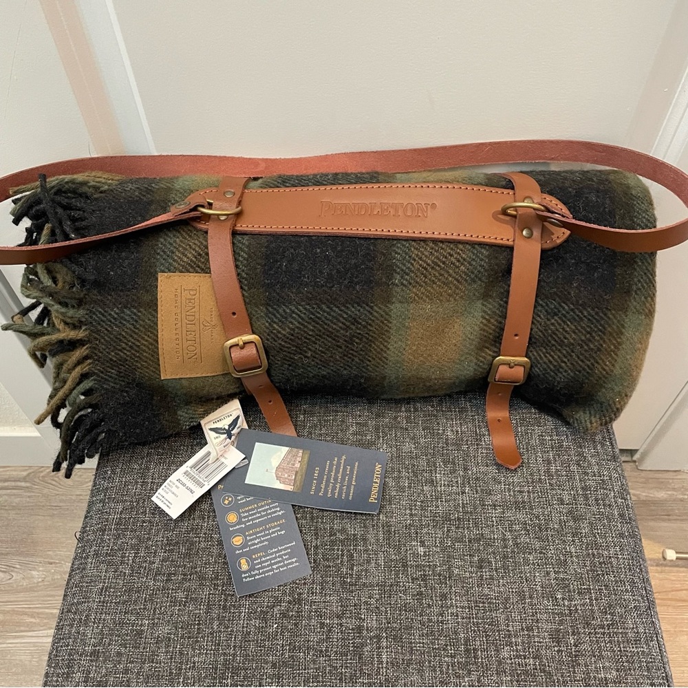 Pendleton NWT Motor Robe Wool blanket with Leather shoulder strap